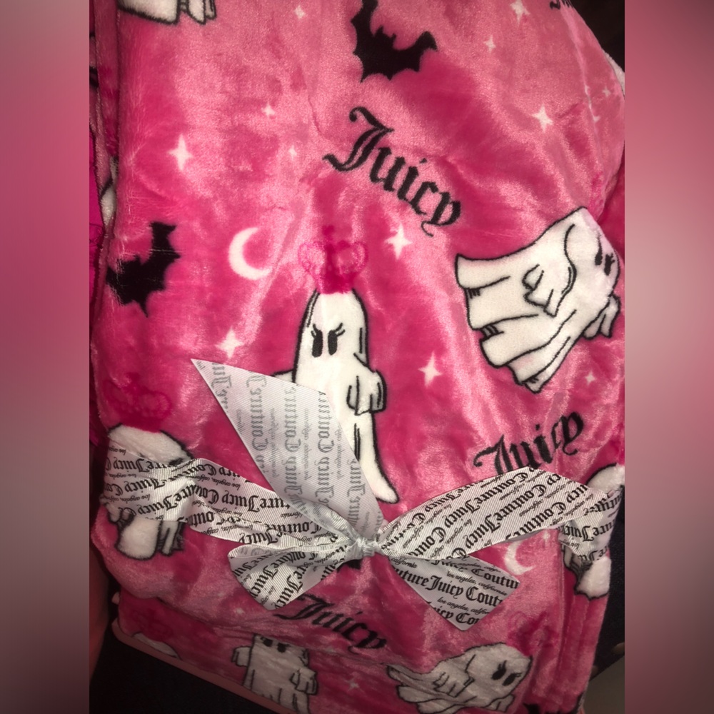👻 Juicy Couture Pink Plush Ghost throw blanket